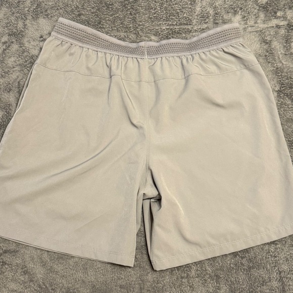 Fabletics Men's Fundamental II Light Gray Athletic Shorts Size Medium - Picture 2 of 6